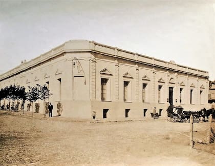 Primer Royal Hotel de José H. Rubertis & Hno., circa. 1905 Foto sacada desde la actual calle Diagonal Alberdi Norte y Santiago del Estero