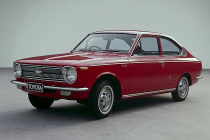 Primer Toyota Corolla de 1966. Es el auto más vendido de la historia desde entonces
