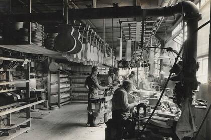 Primera fábrica de guitarras Gibson en Kalamazoo