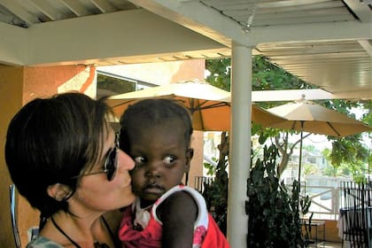 Primera foto -de muchas quevendrían después- de Alejandra y la pequeña Phadeline