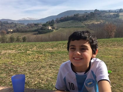 “Primero, en cuanto a que nuestro hijo con discapacidad acá lleva la misma vida que sus hermanos. Asiste las mismas horas al colegio que el resto de sus compañeros, está integrado en su grupo y no lleva la etiqueta del `distinto´".