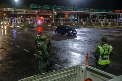 Primeros controles de Gendarmería en Autopista Panamericana, peaje Pilar