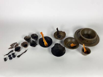 “Primitiva”, de la diseñadora Sofía Ribetto, es una colección de vajilla y descartables elaborados con el café desechado en las cafeterías de Buenos Aires