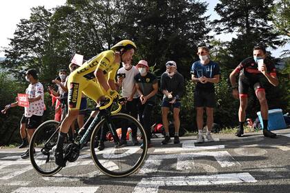 Primoz Roglic, del equipo Jumbo, perdió el maillot amarillo en la contrarreloj de 36 km entre Lure y La Planche des Belles, la penúltima etapa del Tour de Francia