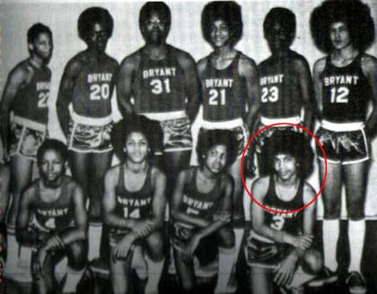 Prince jugó en el Bryant Junior High con la camiseta número 3