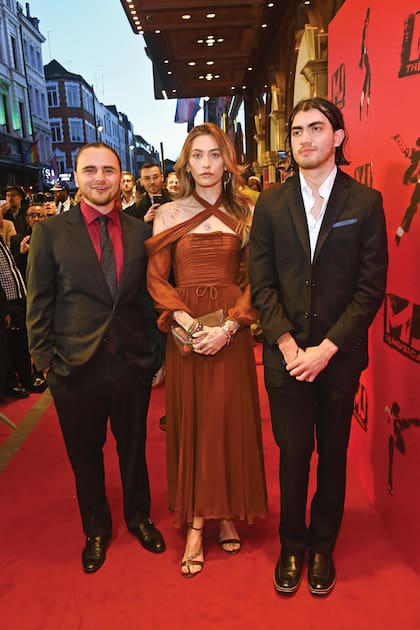 Prince, Paris y Bigi posan en el estreno de MJ: The Musical. Su última aparición pública había sido en 2012, en el lanzamiento de la bebida Mr. Pink Ginseng Drink, acompañados por su tía La Toya Jackson.