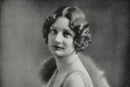 Astrid nació como princesa de Suecia y se convirtió en reina consorte de Bélgica; fue una de las figuras más importantes del país, adorada por su sencillez, solidaridad y carisma