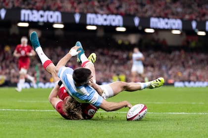 Prisciantelli apoya pese a la resistencia de Blari Murray. En su segundo partido como titular, el apertura demostró ser una alternativa interesante