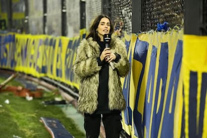 Priscila Crivocapich durante la transmisión de la Copa Libertadores en vivo desde La Boca