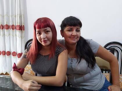 Priscila junto a su madre Sandra