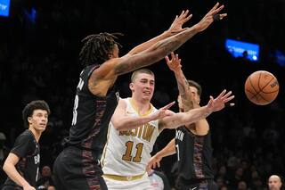 Pritchard anota 32 puntos y Celtics superan 130-126 a Nets en doble tiempo extra