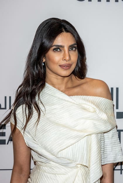 Priyanka Chopra es una de las actrices más famosas de la India, con galardones que incluyen dos Premios Nacionales de Cine y cinco Premios Filmfare. “Priyanka, una pionera en el entretenimiento, ha creado puentes entre industrias, ha defendido la representación y continúa dando forma al cine y la cultura globales”, dijeron los organizadores del RSIFF