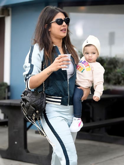 Priyanka Chopra y su hija en las calles de Los Ángeles