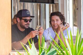 La acalorada discusión entre Zac Efron y su nueva novia en una cafetería