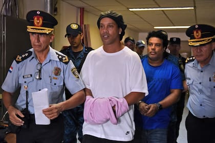 Problemas para Ronaldinho, involucrado en un caso de corrupción