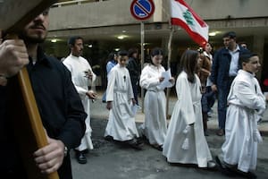 Procesión de Viernes Santo en un barrio cristiano de Beirut (Photo by PATRICK BAZ / AFP)