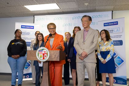 ProcureLA, creado por Karen Bass, es operado por el Consorcio Asiático del Pacífico en Empleo (PACE)