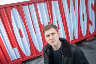 Louta, el músico y performer que busca “engañar” al público con cada vez mayor impacto