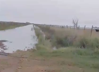 Productores advierten que el exceso de agua y el mal estado de la infraestructura complican la salida de granos