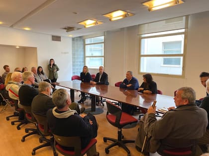 Productores isleños se reunieron con legisladores en la Comisión de Ambiente y Desarrollo Sustentable del Senado