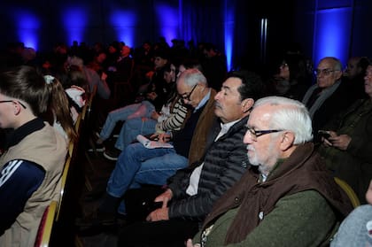 Productores le acercaron a Nicolás Pino una carta en vísperas del acto de inauguración