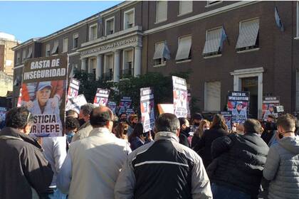 Productores marcharon ayer para reclamar justicia por el crimen de José "Pepe" Porcel