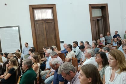 Productores presentes durante la votación en el Concejo Deliberante