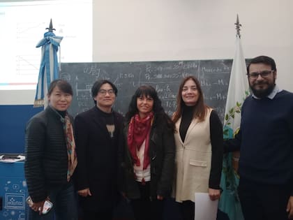 Profesores chinos con autoridades de la Dirección General de Escuelas de Mendoza