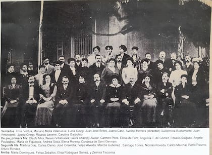Profesores fundadores 1908 -Herrera en el centro- con algunos nombres que perduran y una curiosa Condesa de Saint Germain.