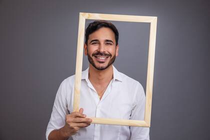 “Profhilo desembarca en Argentina y vino a ocupar un nuevo concepto en el tratamiento de la calidad de piel para tensarla, hidratarla y nutrirla. La belleza para mi es ser uno mismo. Los seres humanos somos bellos por naturaleza, así que el concepto de belleza parte de la base que debemos ser uno mismo”, Lucas Ponti, Dermatólogo y Comunicador.