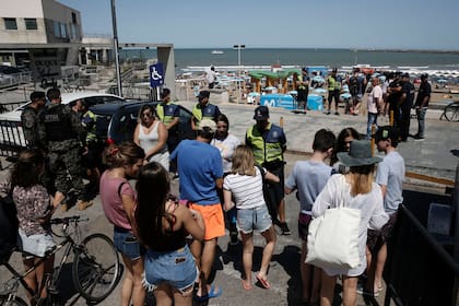 Prohiben el ingreso a balnearios de Playa Grande con bebidas alcohólicas y equipos de música