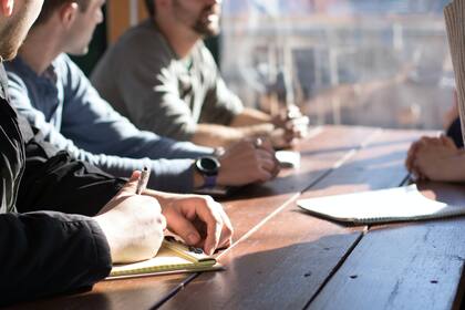 Prohibido: los empleadores no podrán forzar reuniones para expresar opiniones políticas o religiosas