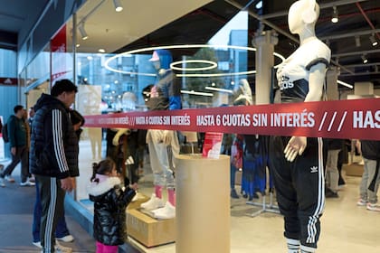 Promociones en venta de ropa a mediados del año pasado