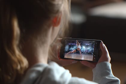 Promover el diálogo, fijar límites y detectar cambios de conducta tempranos son claves para cuidar la salud mental adolescente