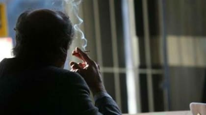 El humo de los cigarrillos se adhiere a las superficies, donde permanecen las sustancias cancerígenas