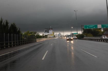 Pronóstico del tiempo: rige una alerta por tormentas fuertes en Buenos Aires