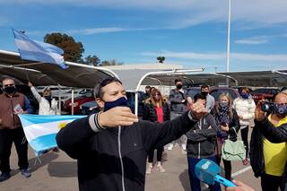 Caravanas de dueños para ver sus casas ante rumores de robos y usurpaciones