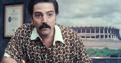 Protagonizada por Diego Luna, la nueva película de Netflix revive la desconocida lucha burocrática y personal que permitió que México organizara su segundo Mundial (Foto: Netflix)