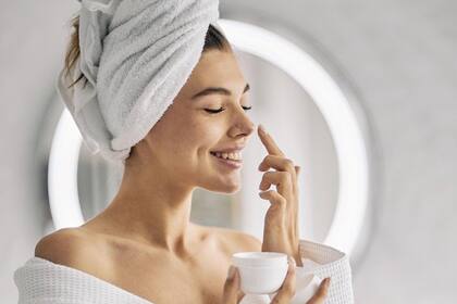 Protección de la piel en primavera: cuidarla de la exposición solar e hidratarse con fórmulas más livianas