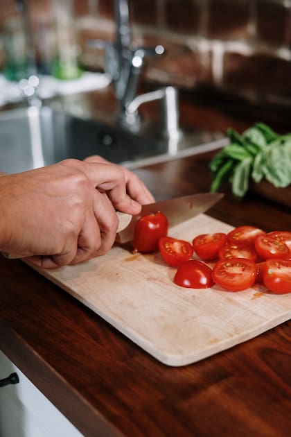 Proteger los alimentos y las áreas de la cocina de insectos, mascotas y de otros animales