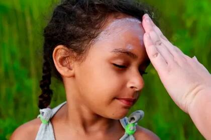 Protegerse del sol a temprana edad es clave para evitar el cáncer de piel a edades más avanzadas
