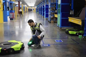 Amazon quiere reemplazar con robots a medio millón de trabajadores de sus depósitos