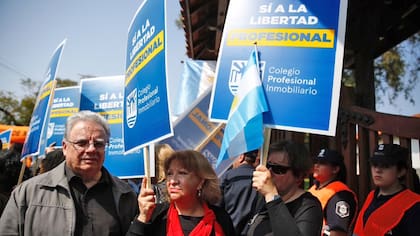 Martilleros y corredores inmobiliarios realizarán una movilización a la Quinta Presidencial de Olivos en rechazo de la nueva Ley de Alquileres