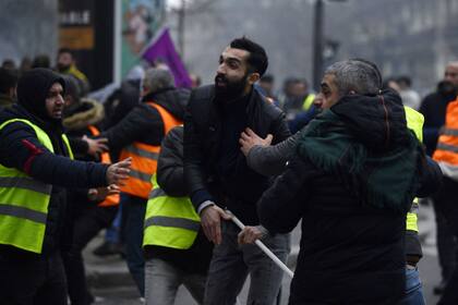 Protesta contra el reciente tiroteo en el centro cultural kurdo en París