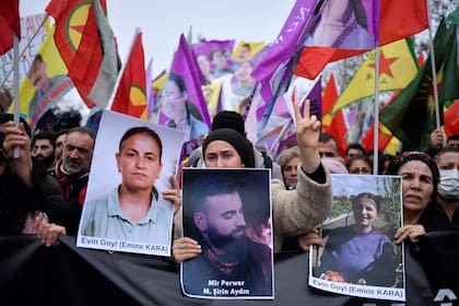 Protesta contra el reciente tiroteo en el centro cultural kurdo en París