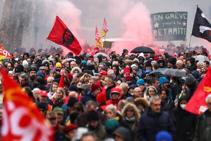 Protesta contra la reforma jubilatoria en Toulouse. (Photo by Charly TRIBALLEAU / AFP)