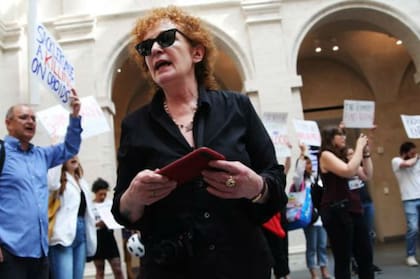Protesta contra los Sackler en Harvard en agosto de 2018.