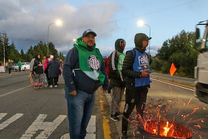 Protesta de ATE en el aeropuerto de Bariloche por la presencia de Javier Milei en el Llao Llao