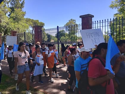 Protesta de Barrios de Pie frente a la quinta de Olivos