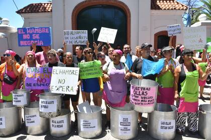 Protesta de Barrios de Pie frente a la residencia presidencial de Olivos